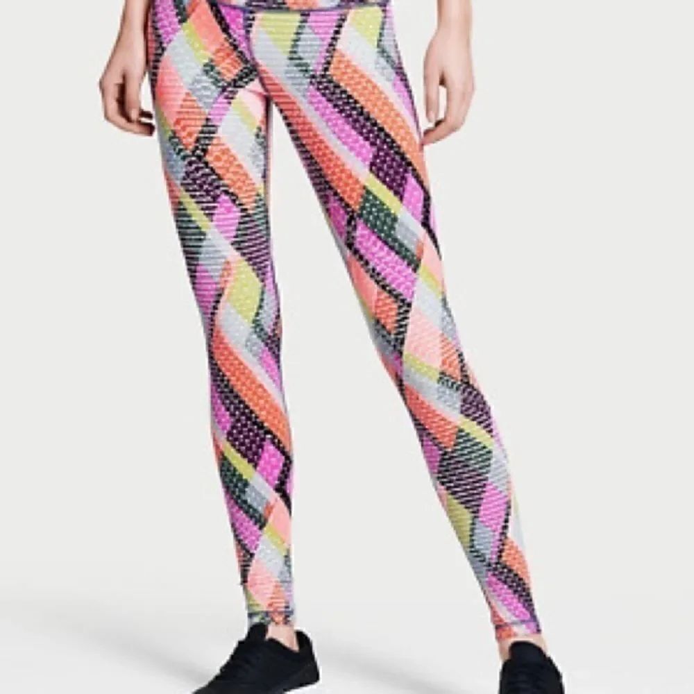 Victoria’s Secret Women’s Knockout Leggings in the Size Medium/Short (7/8)